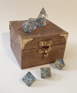 Small polyhedral dice set box